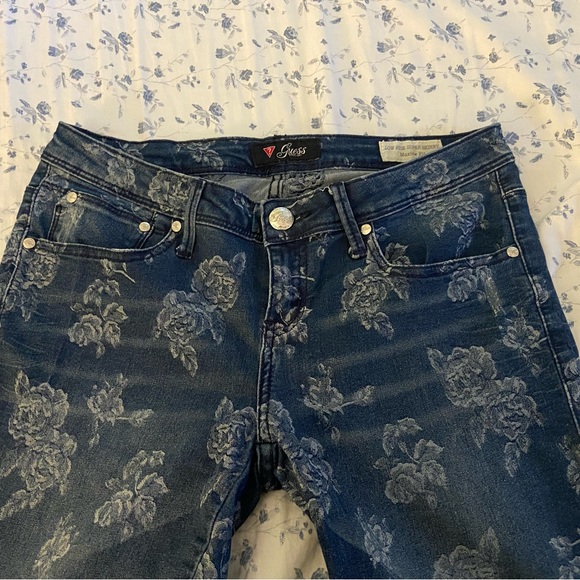 Guess Jeans floral low-rise skinny jean - Picture 1 of 4
